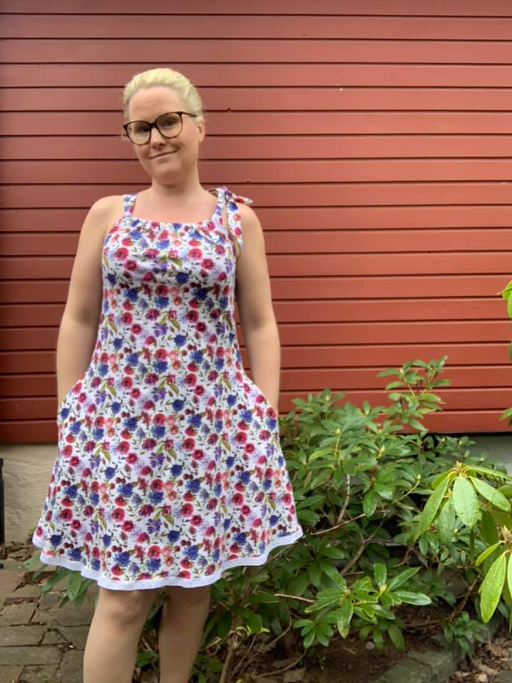 Symönster Matilda klänning/topp med rosett
